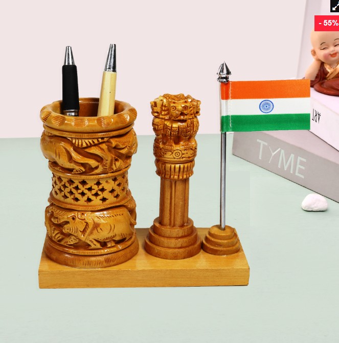 Why a Wooden Pen Stand is the Best Choice for a Professional Desk Setup